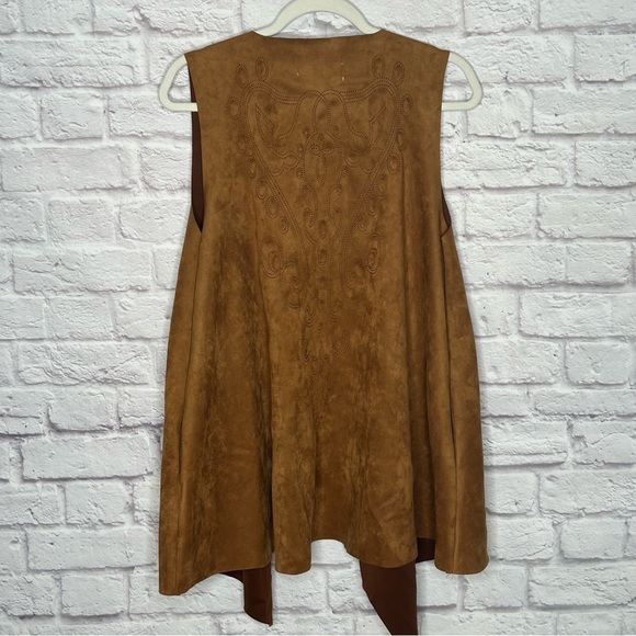 L&B Faux Suede Draped Vest - Picture 4 of 13